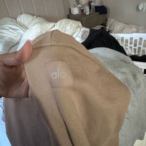 Alo khaki Crewneck